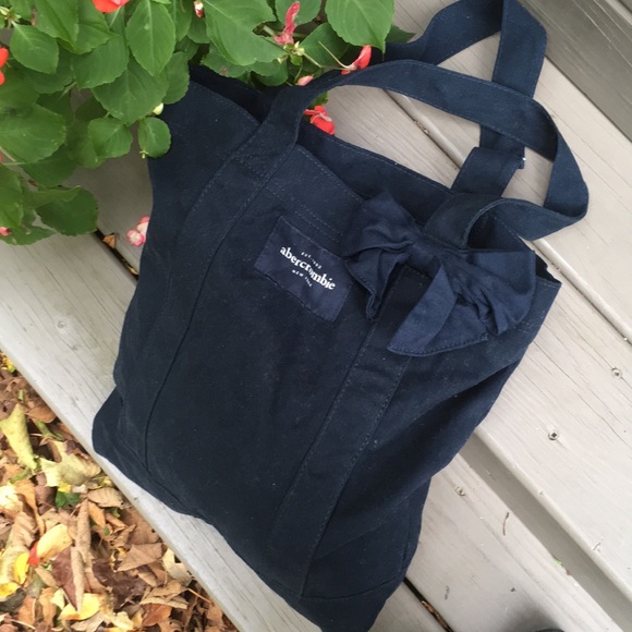 Abercrombie & Fitch Handbags - Abercrombie & Fitch canvas bag NWOT Navy